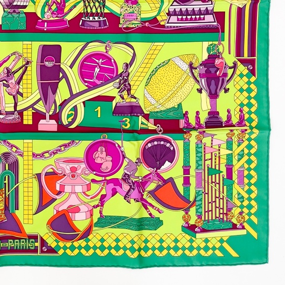 NWT Hermes Scarf Carré 90 "Les Trophées" in Green/Purple - Picture 10 of 10